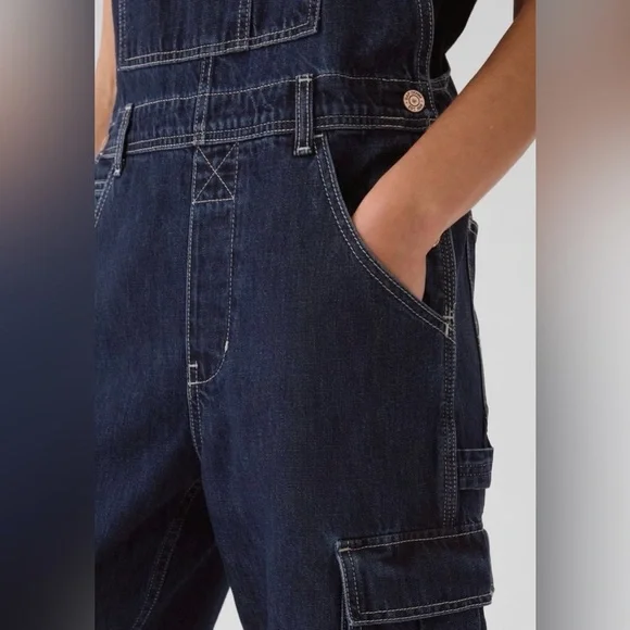 Gap Dark Wash Relaxed Fit Cargo Oversized Overalls Jumpsuit NWOT Large - Picture 2 of 7